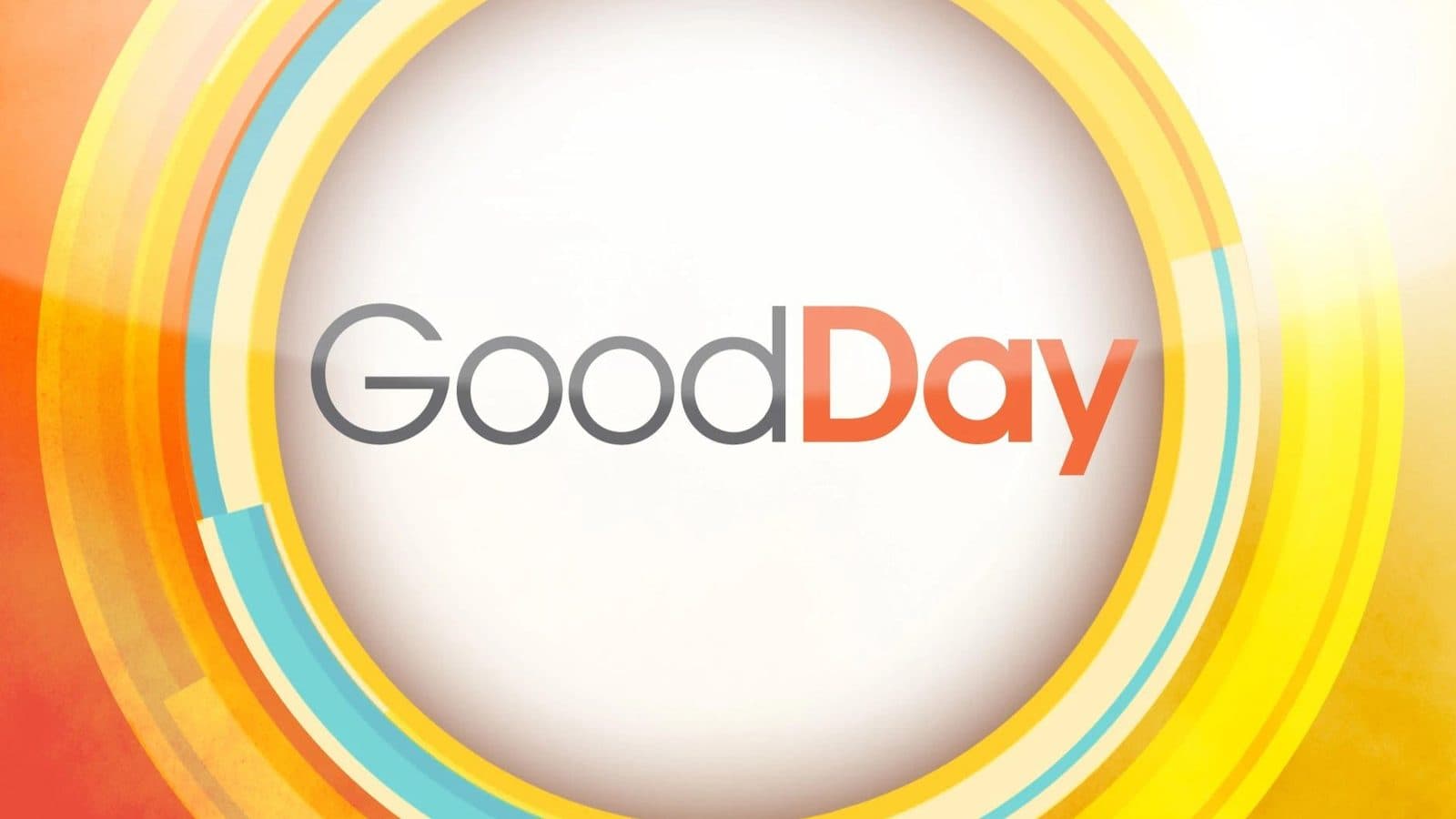 La placa de entrada de Good Day Sacramento — el nombre del programa dentro de un anillo de arcos naranjas, amarillos y azules.